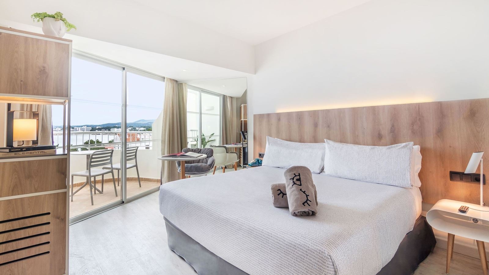 rooms-innside-room--lateral-sea-view