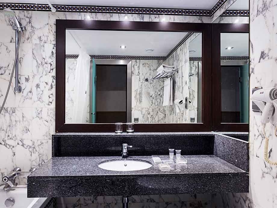 rooms-double-premium-city-view