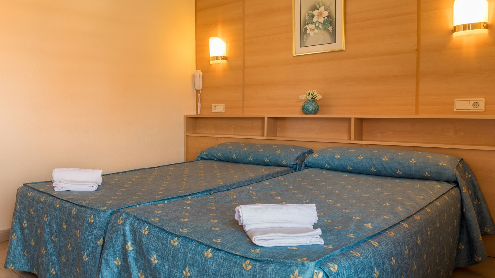 rooms-double-standard-room-balcony-or-terrace