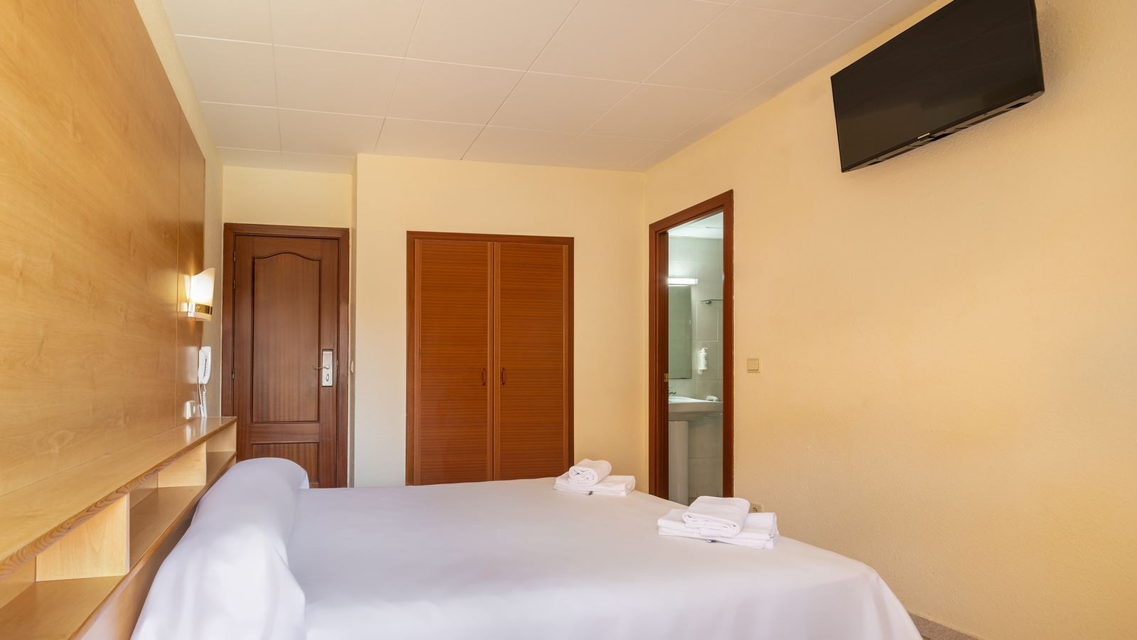 rooms-room-singleuse-balcony-or-terrace