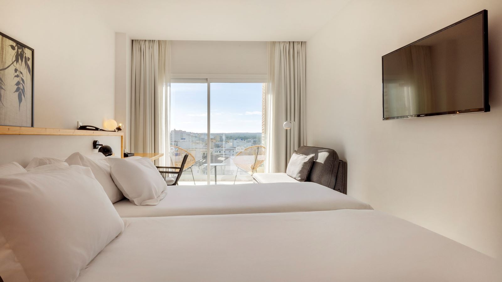 rooms-room-double-partial-sea-view-balcony