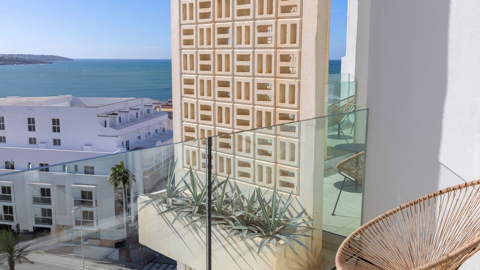 rooms-room-double-partial-sea-view-balcony