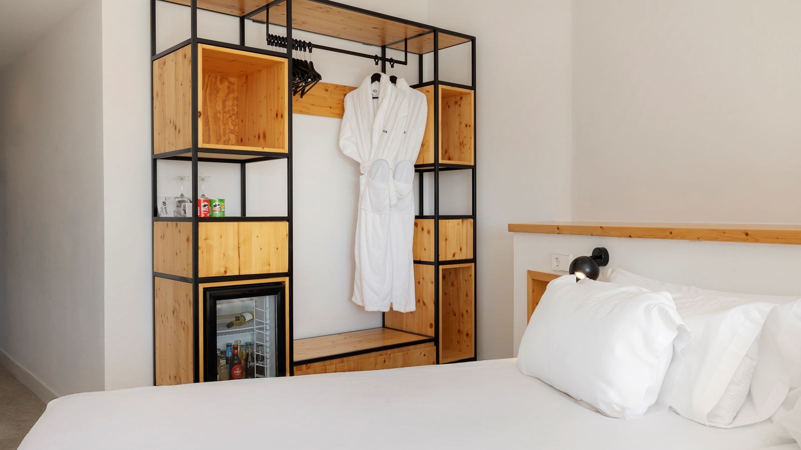 rooms-room-double-partial-sea-view-balcony