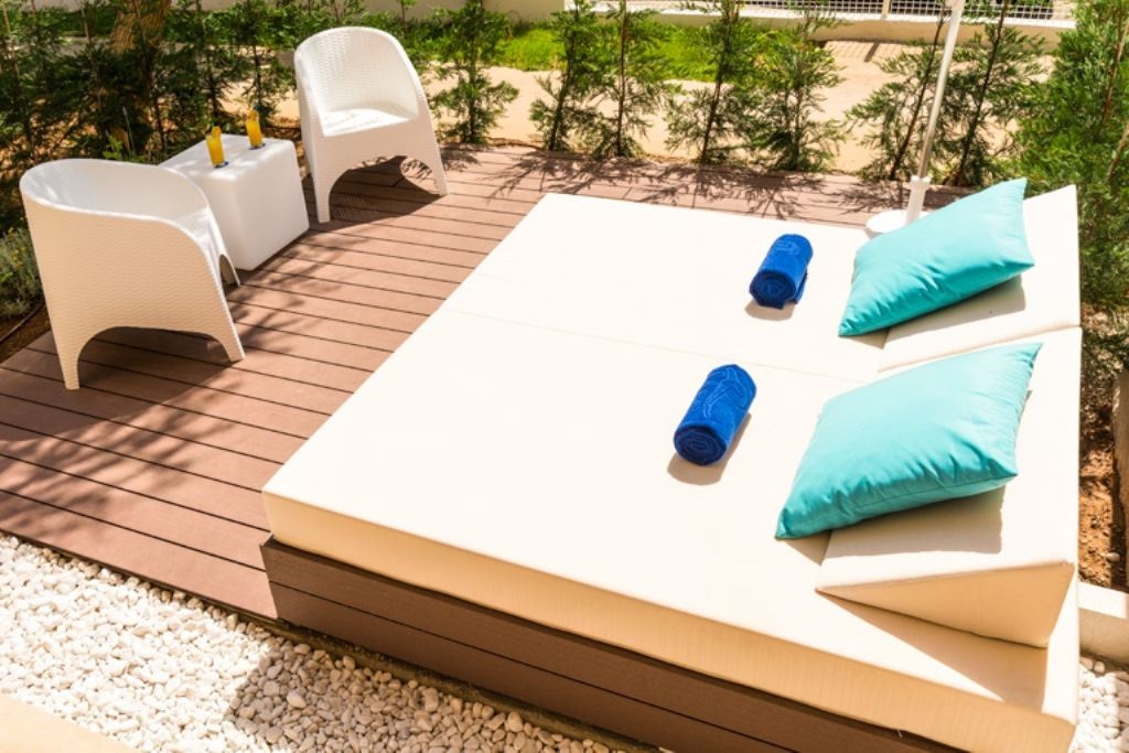 rooms-suite-pool-view