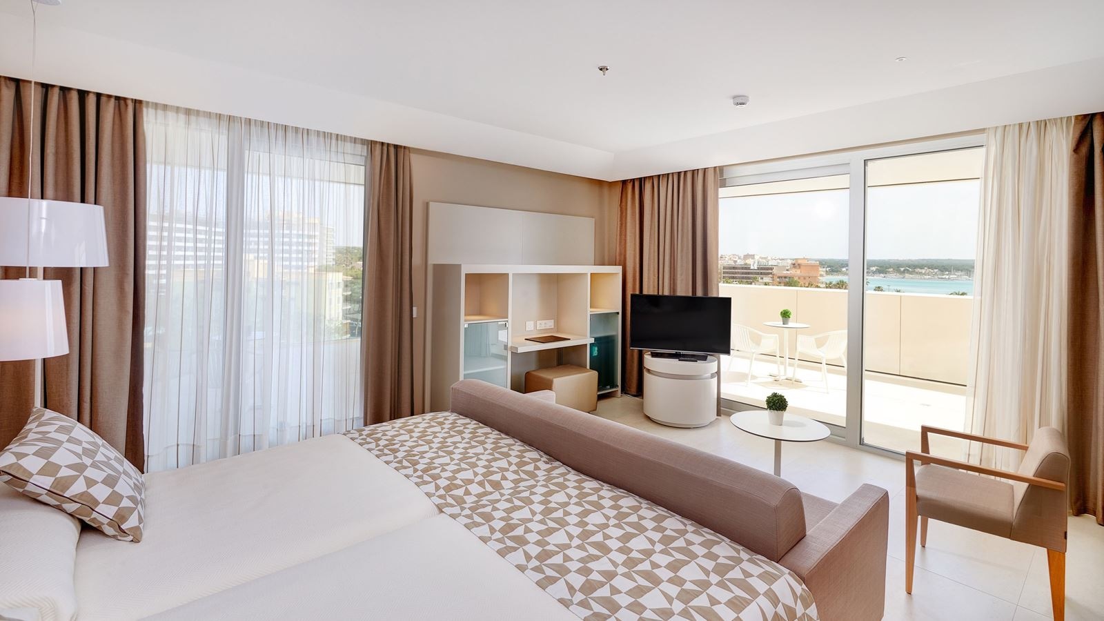 rooms-junior-suite--with-balcony