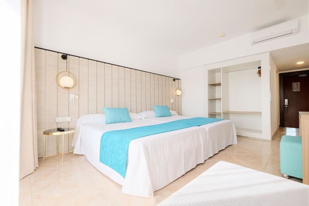 rooms-fa--family-room