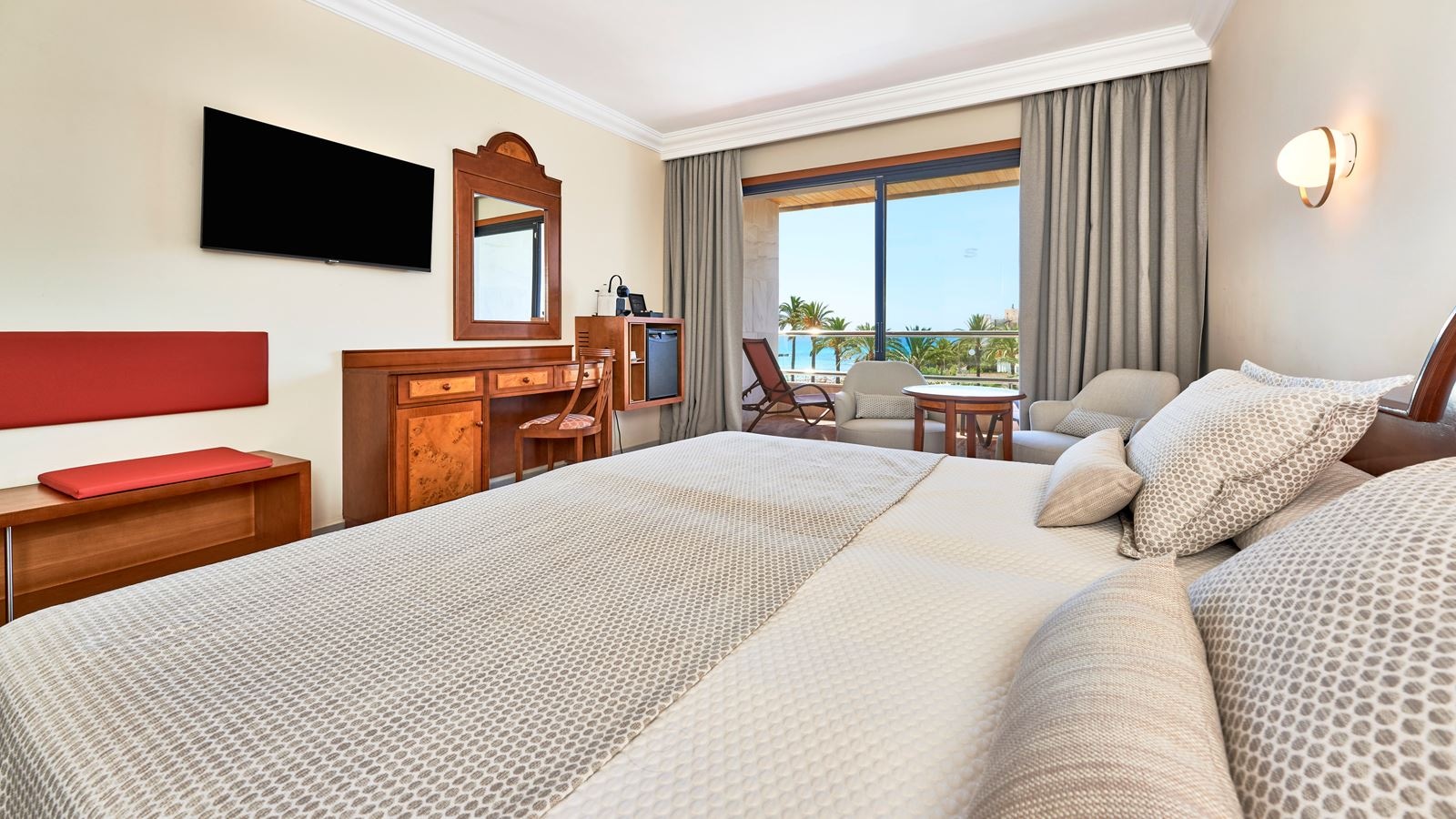 rooms-double-room-pool-view