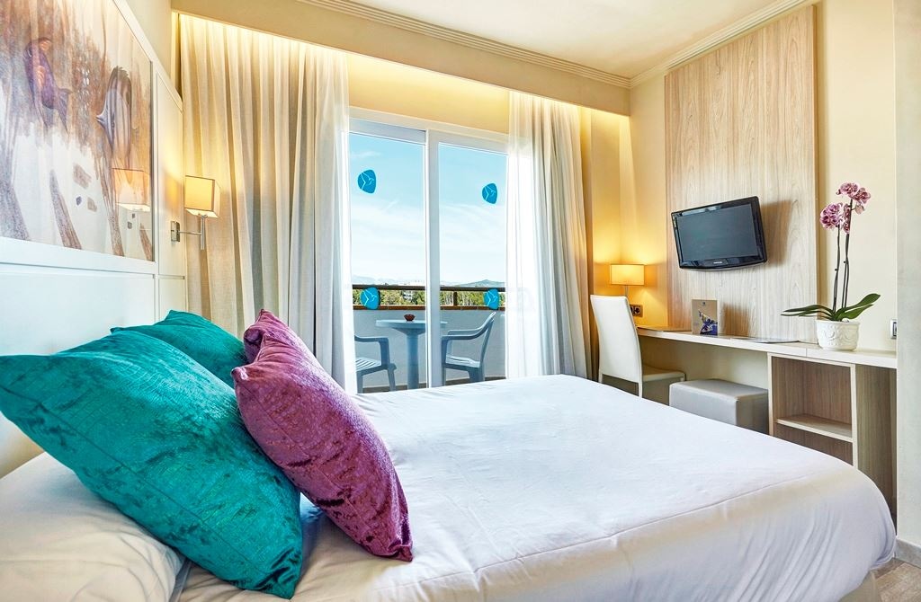 rooms-standard-room-balcony-or-terrace-single-use