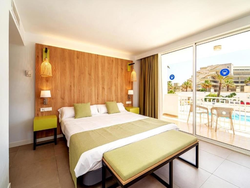 rooms-suite-standard-with-balcony-or-terrace