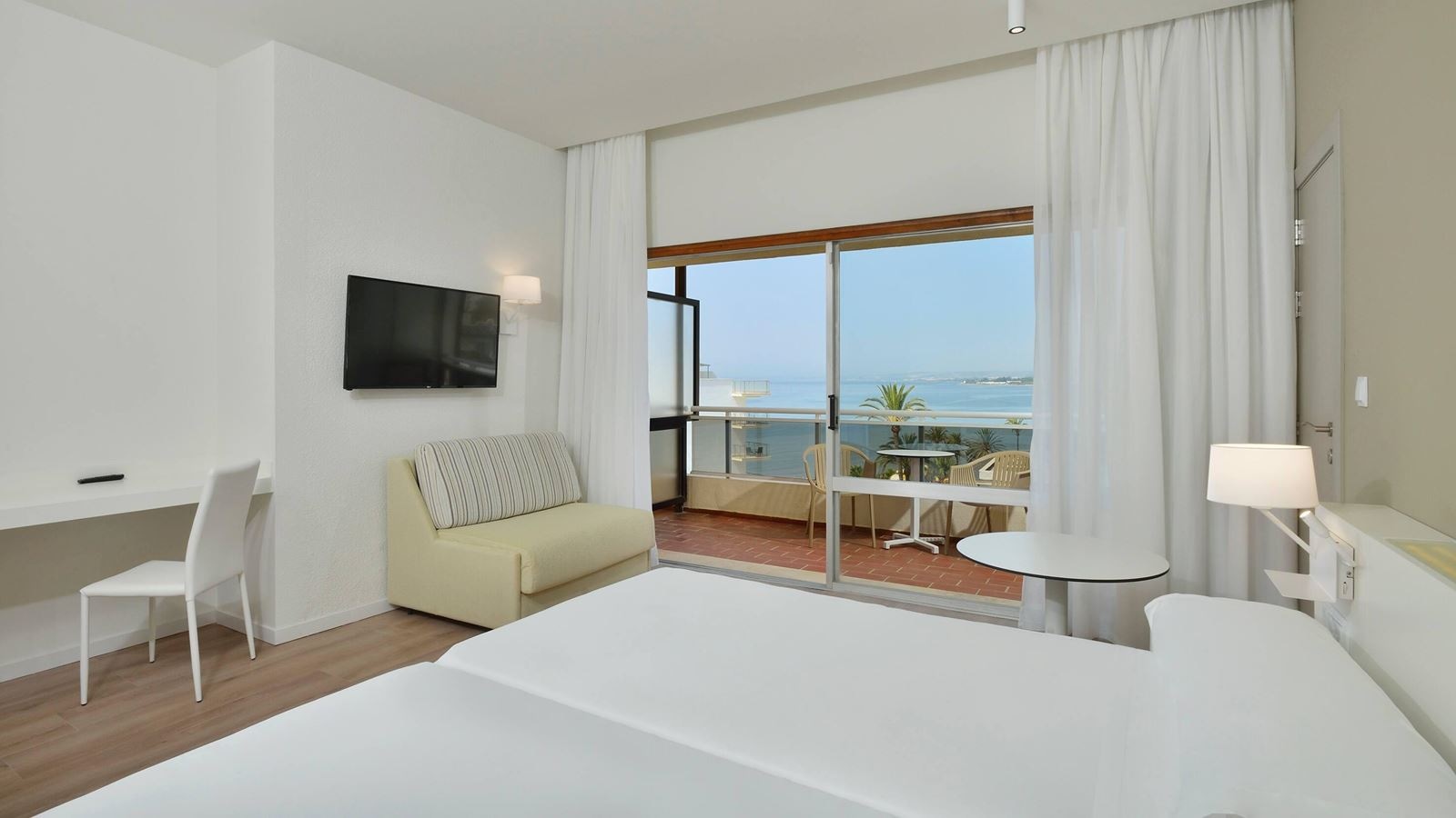 rooms-double-sea-view-with-balcony-or-terrace
