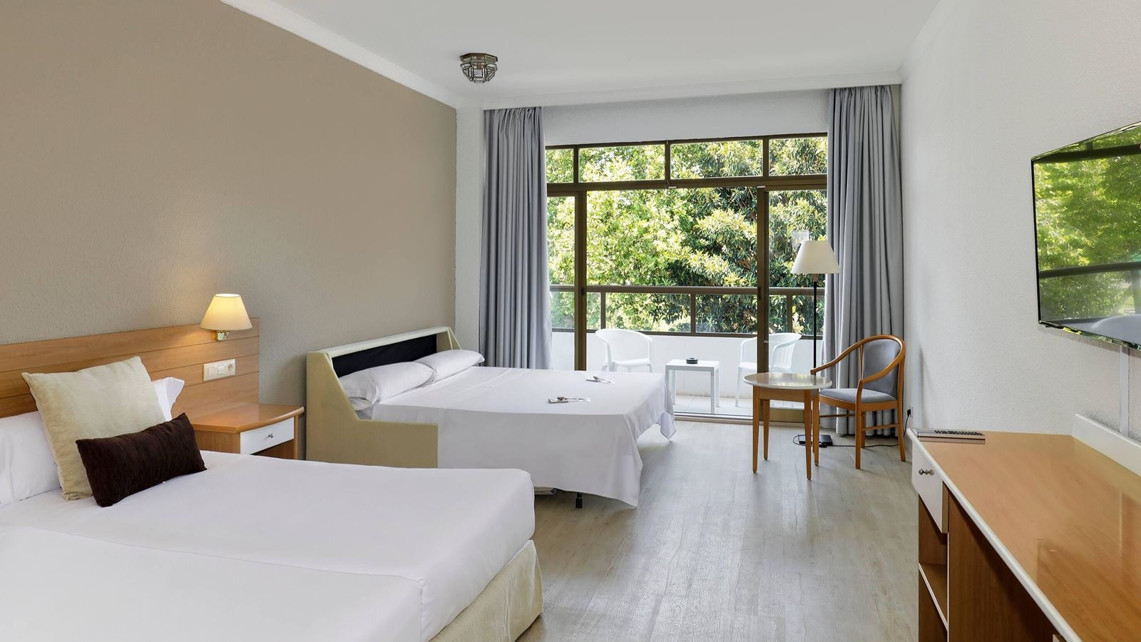 rooms-family-room-lateral-sea-view