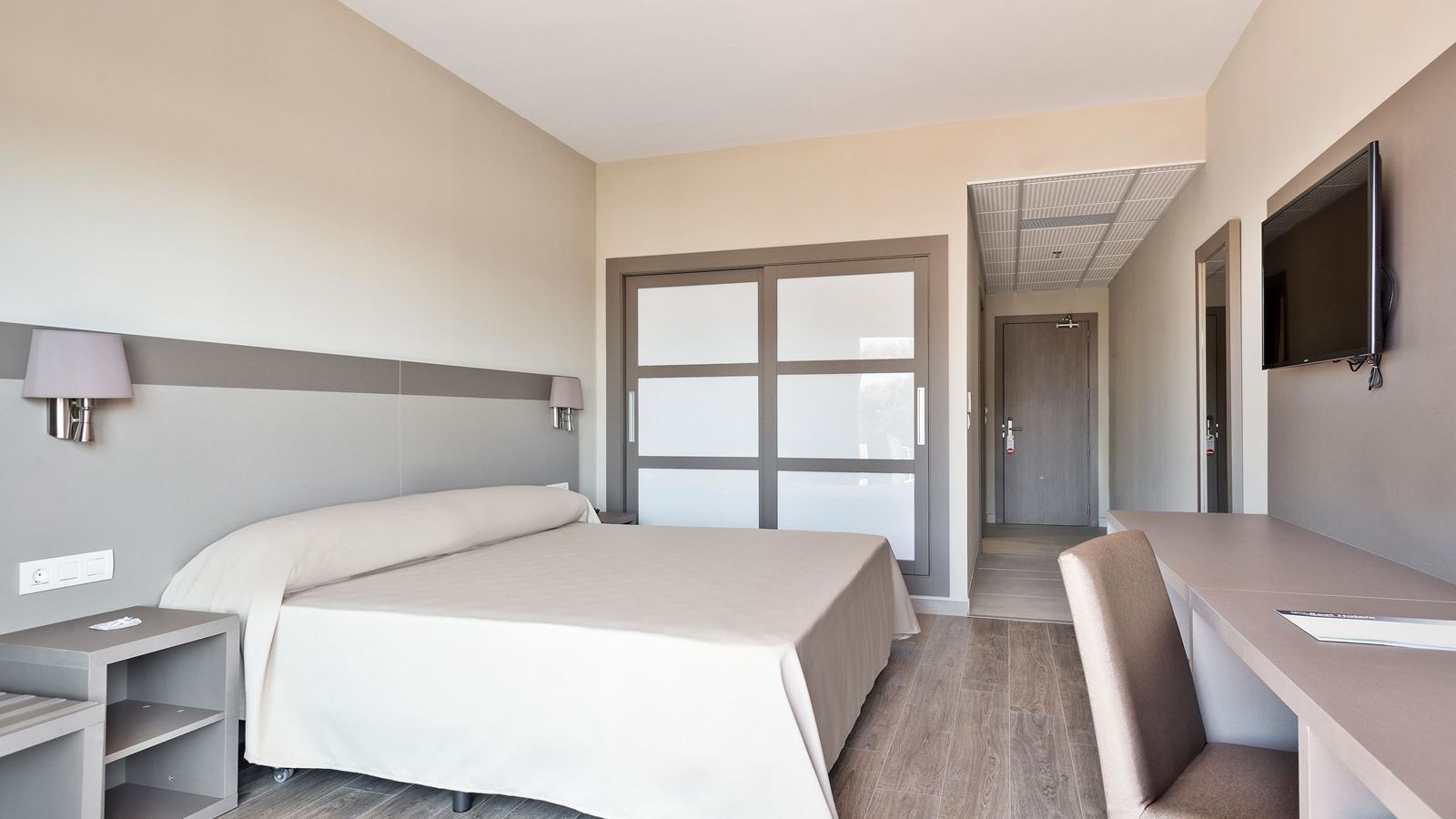 rooms-double-king-room-balcony-or-terrace