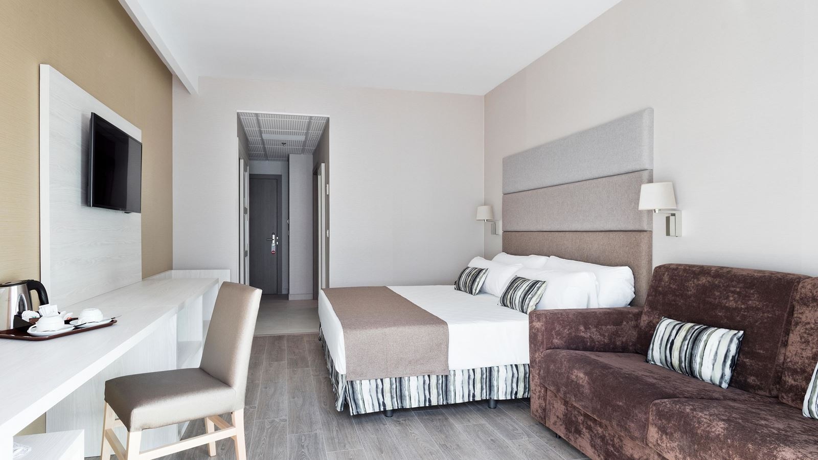 rooms-double-king-room-balcony-or-terrace