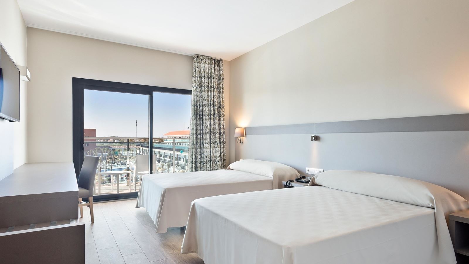 rooms-family-room-balcony-or-terrace-interconnected