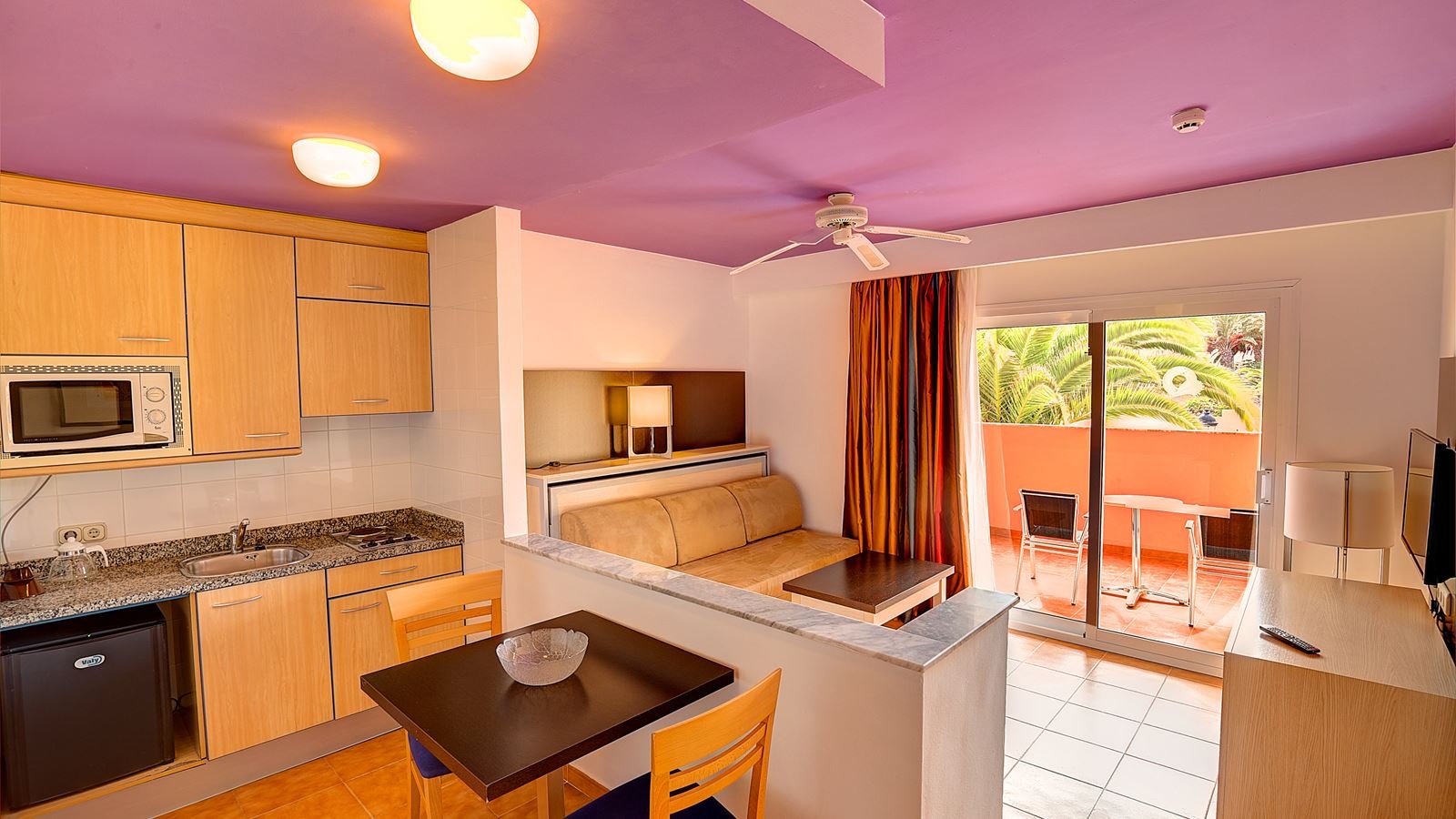 rooms-apartment-1-bedroom-balcony-or-terrace