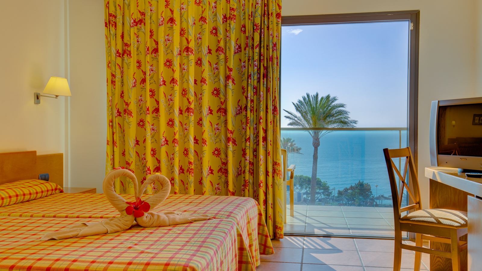 rooms-twin-standard-balcony-or-terrace