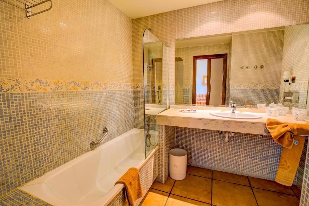 rooms-twin-sea-view-balcony-or-terrace