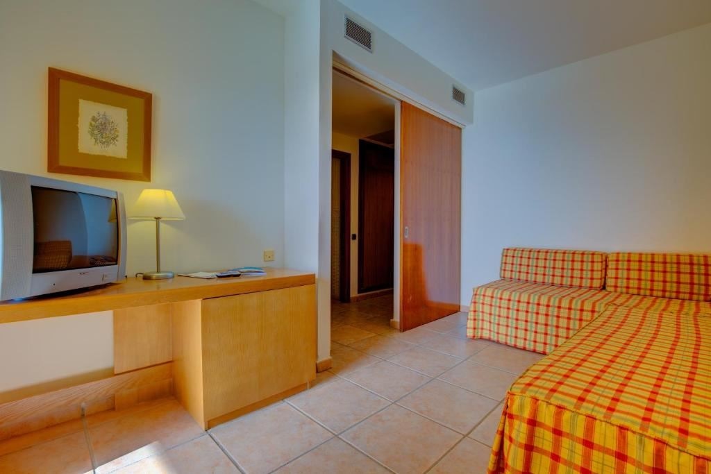 rooms-family-room-sea-view-balcony-or-terrace