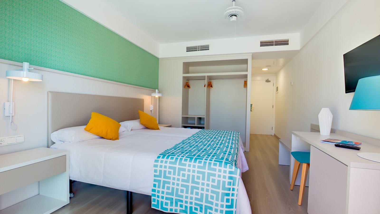 rooms-twin-standard-balcony-or-terrace