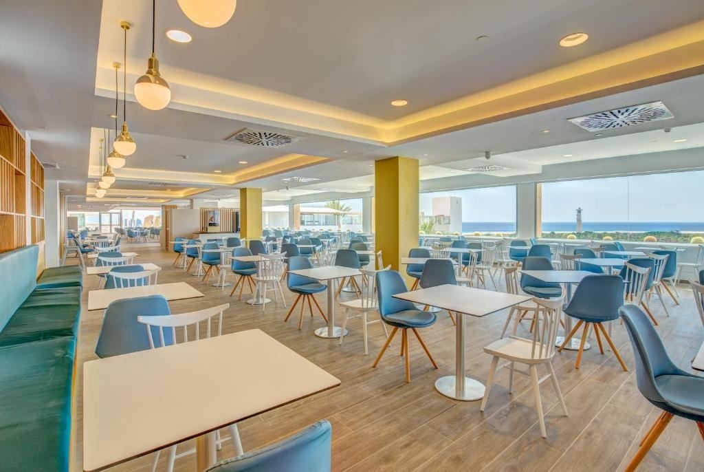 restaurants-restaurant