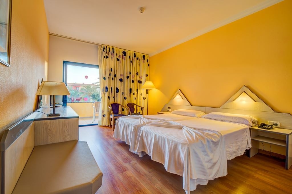 rooms-double-room-lateral-sea-view-balcony-or-terrace