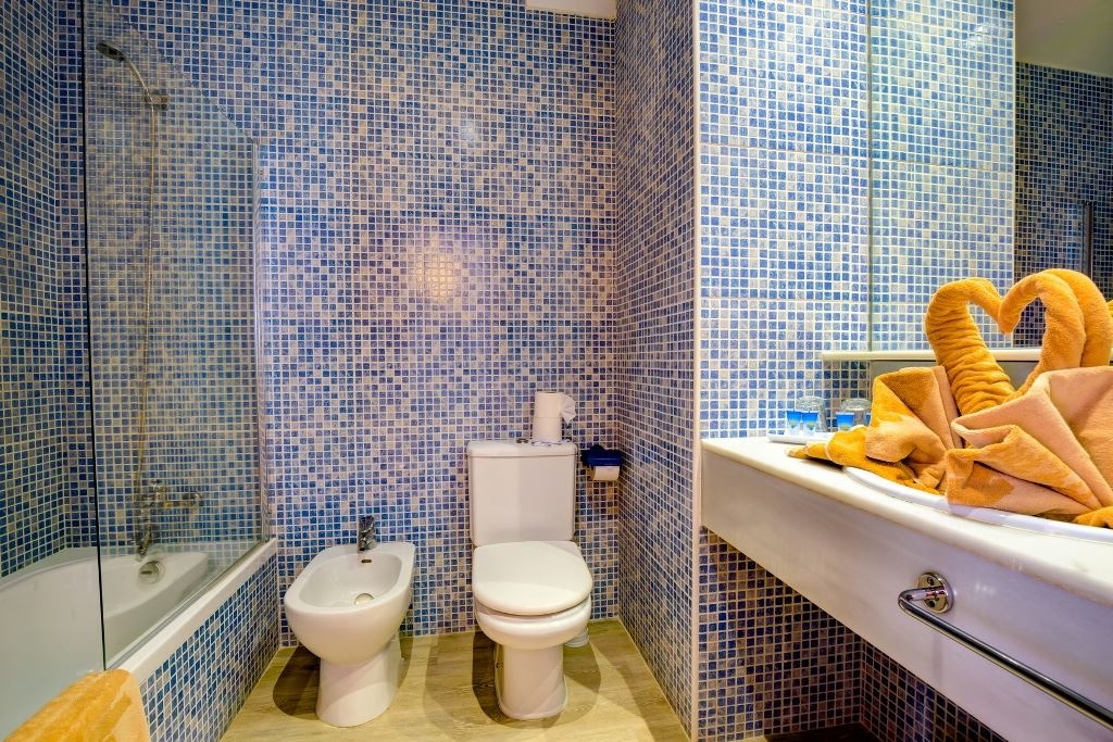 rooms-family-room-lateral-sea-view-balcony-or-terrace