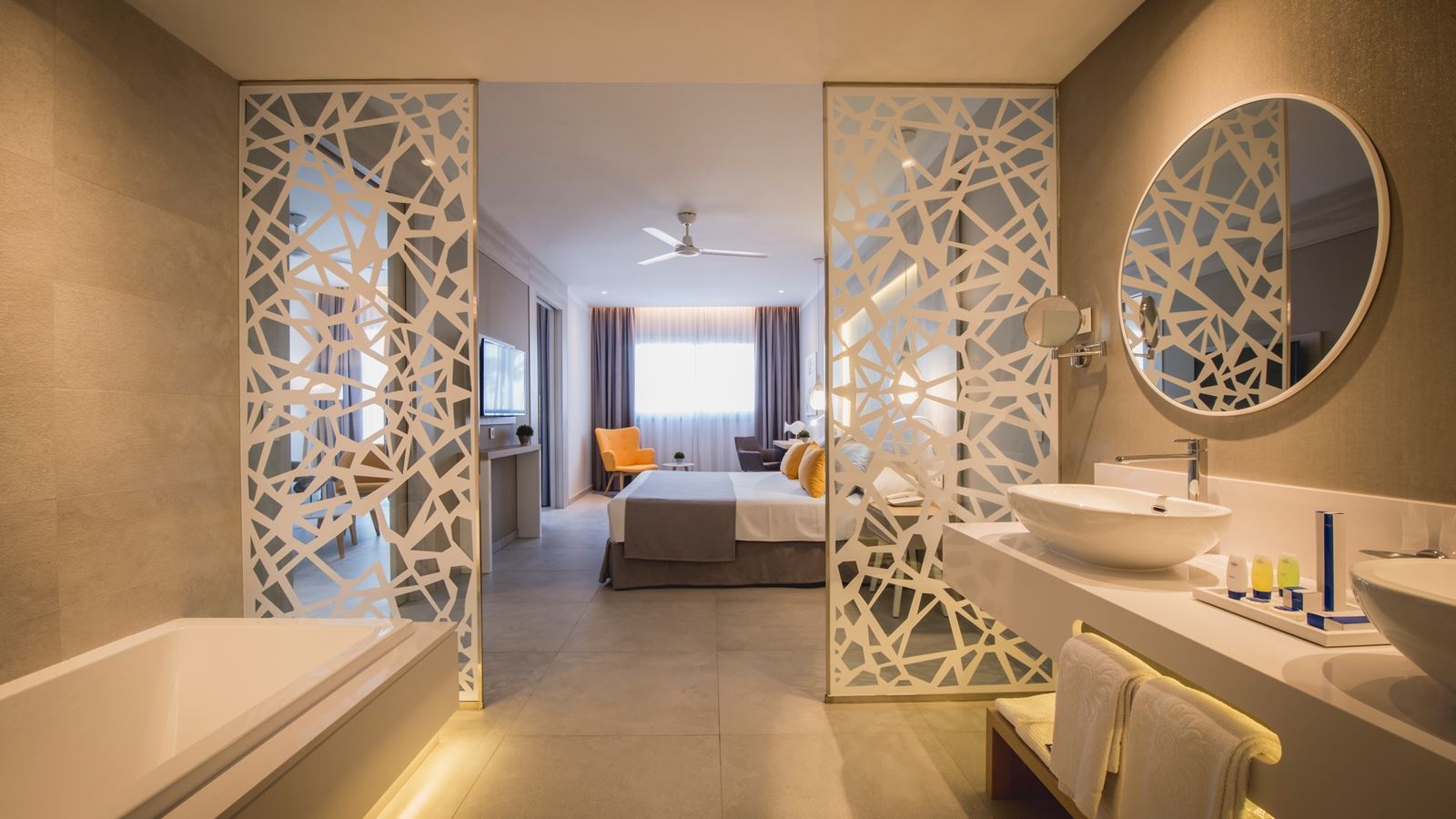 rooms-family-master-suite-sea-view-balcony-or-terrace