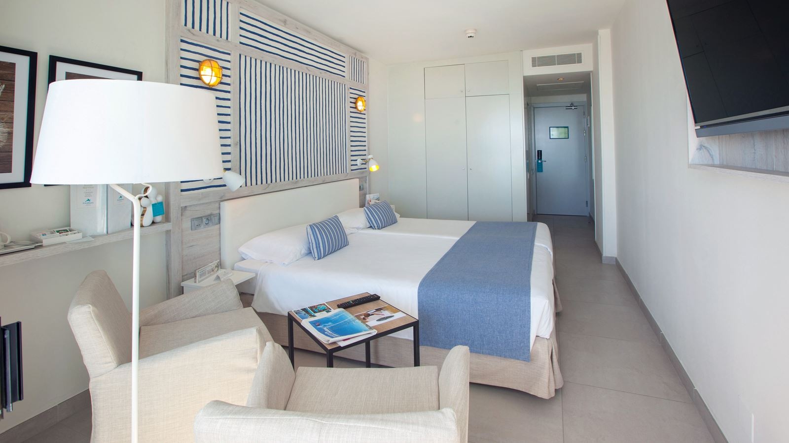 rooms-ddev-deluxe-room-with-balcony