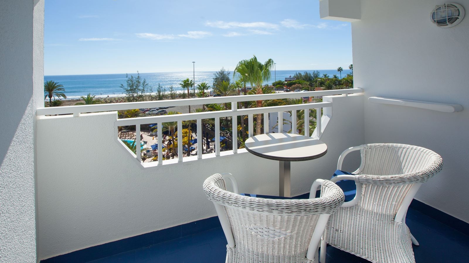 rooms-ddev-deluxe-room-with-balcony