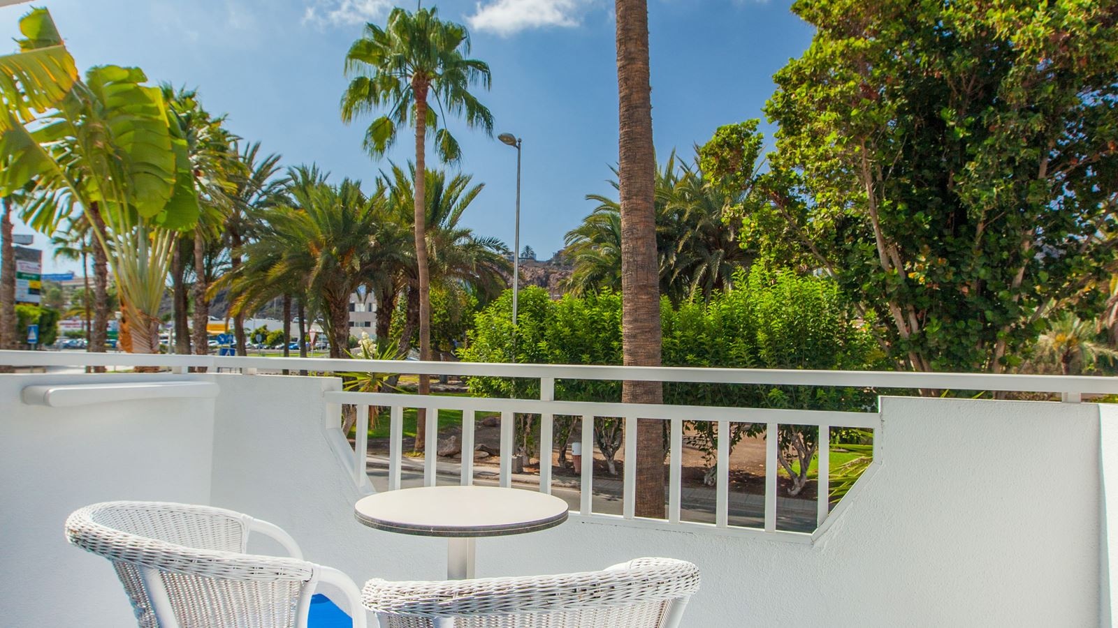 rooms-dste-double-standard-economy-with-balcony-or-terrace