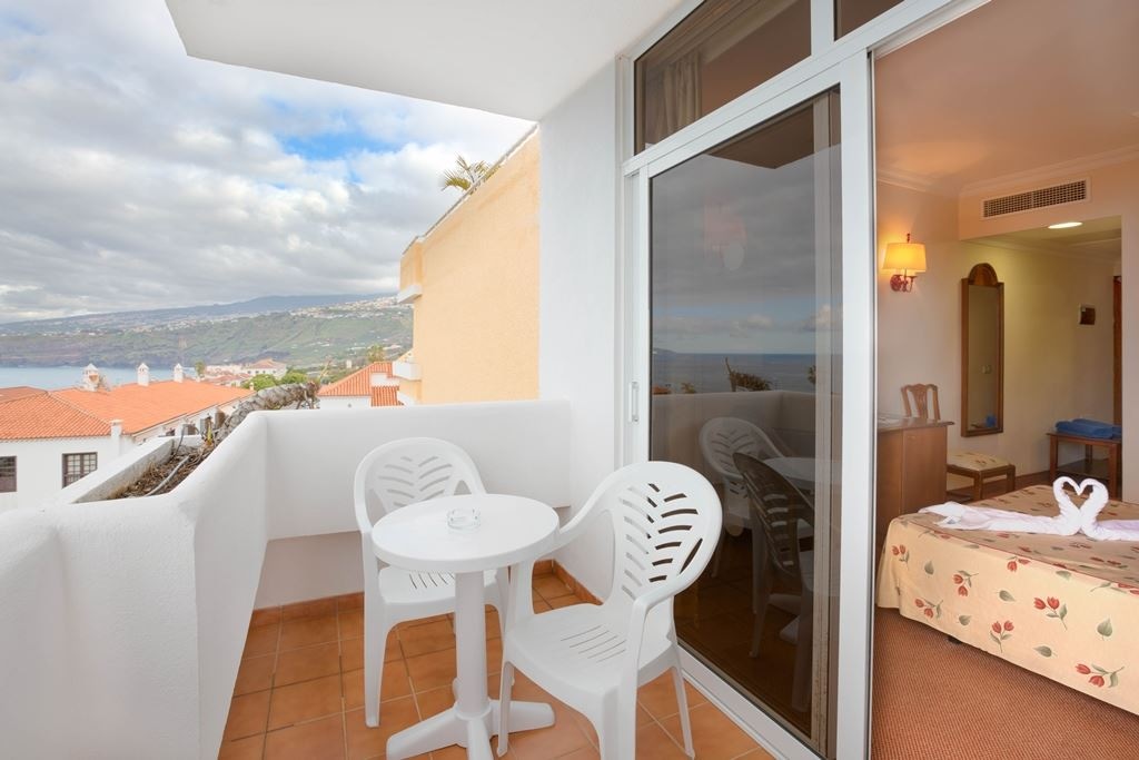 rooms-single-room-balcony-or-terrace