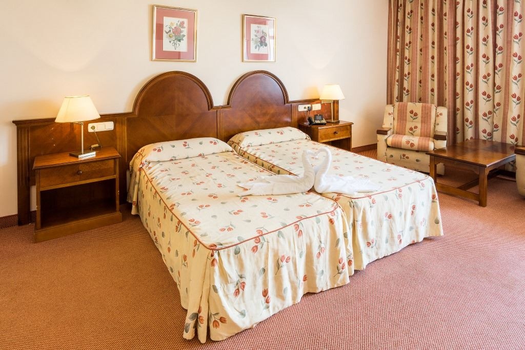 rooms-monoparental-room-with-terrace-or-balcony