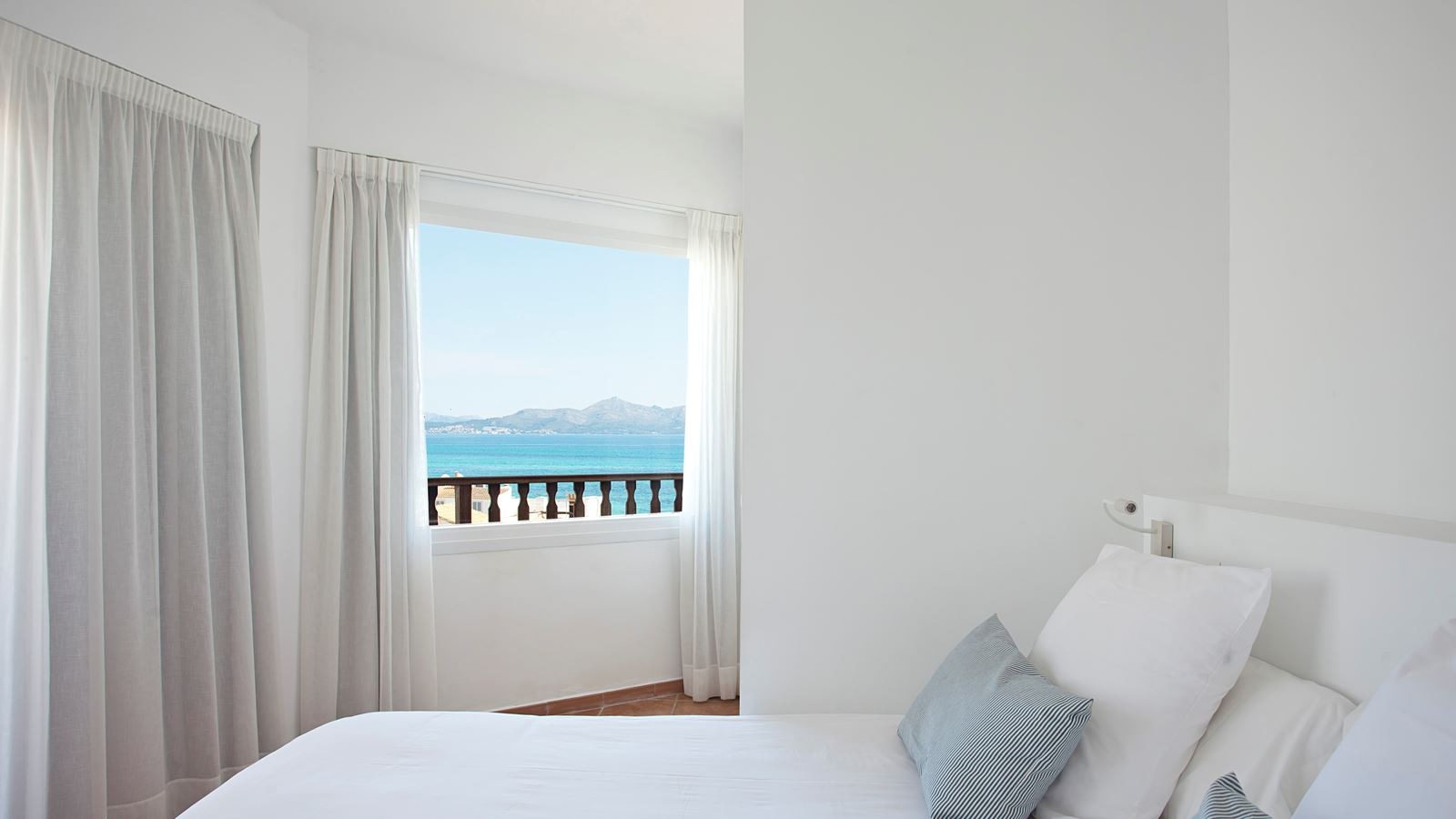 rooms-db--twin-room-balcony-or-terrace