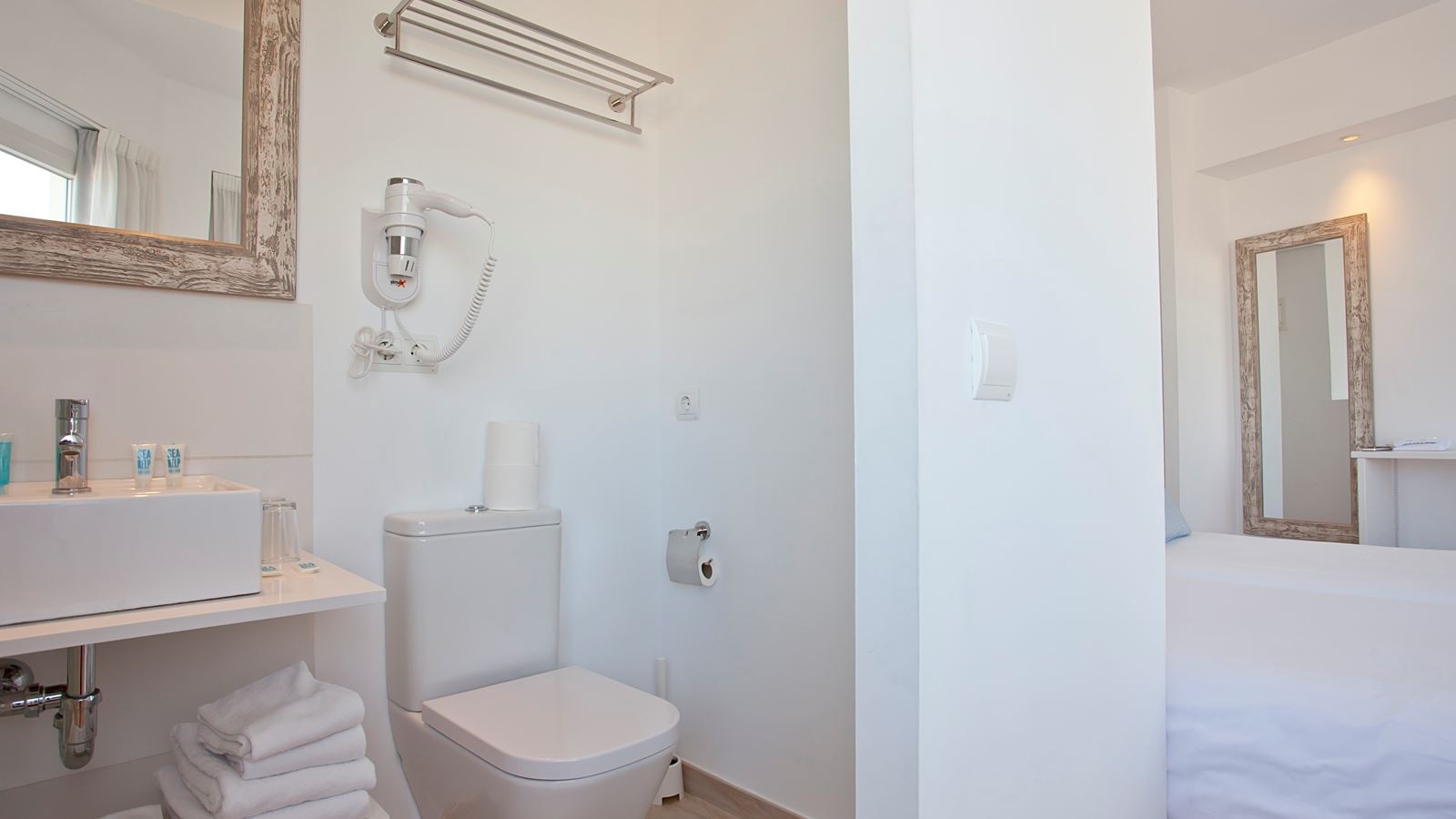 rooms-db--twin-room-balcony-or-terrace