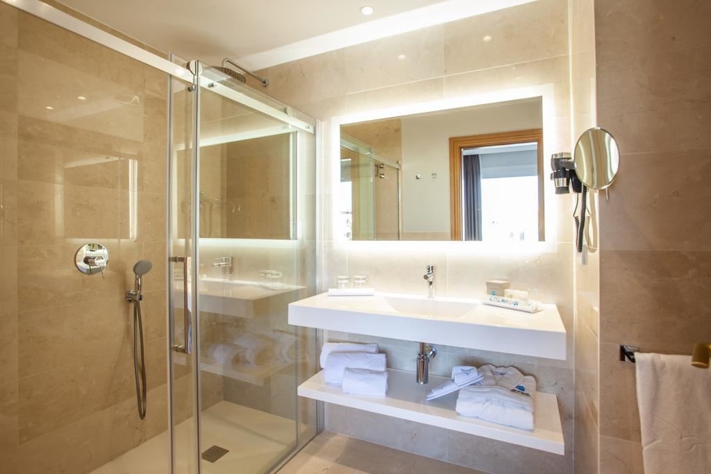 rooms-junior-suite-standard--balcony