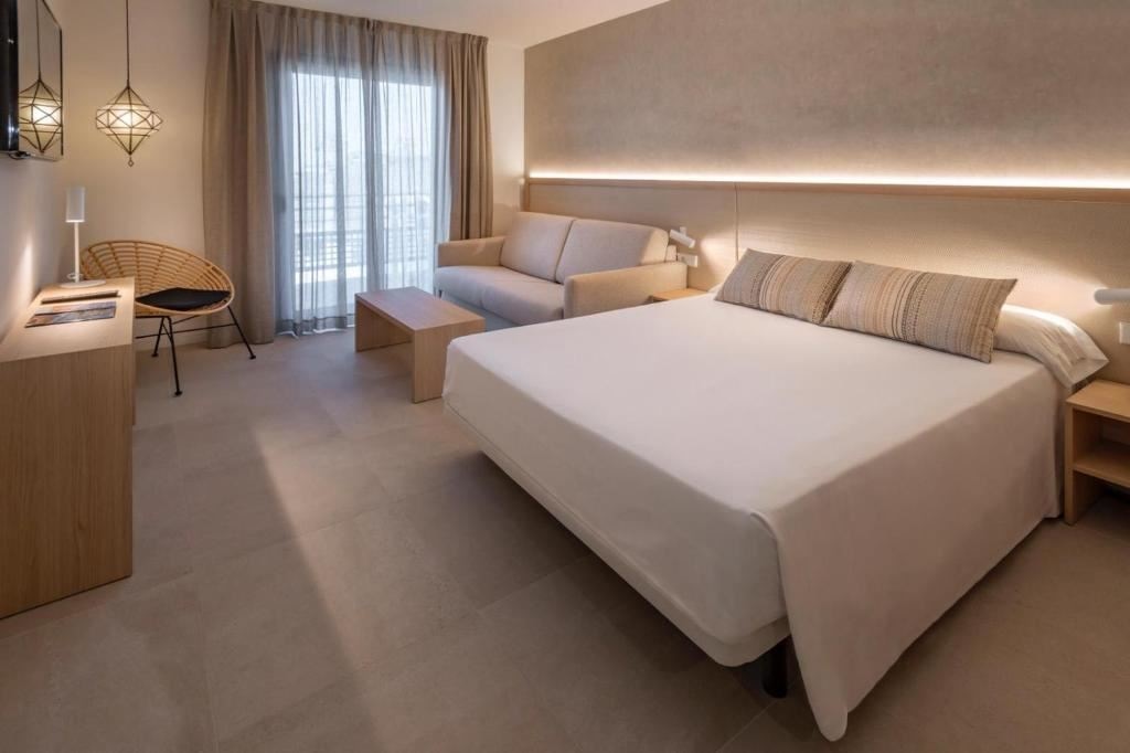 rooms-junior-suite-balcony-or-terrace