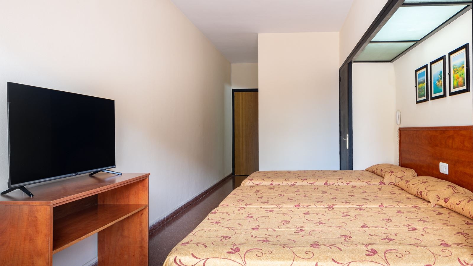 rooms-double-standard-balcony-or-terrace