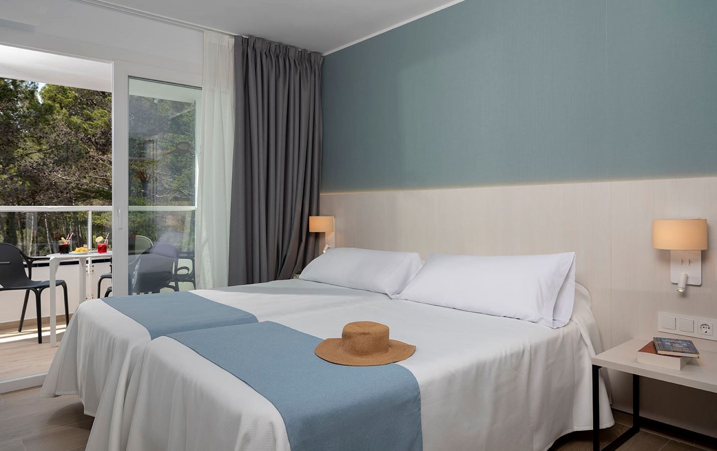 rooms-suite-with-garden-view