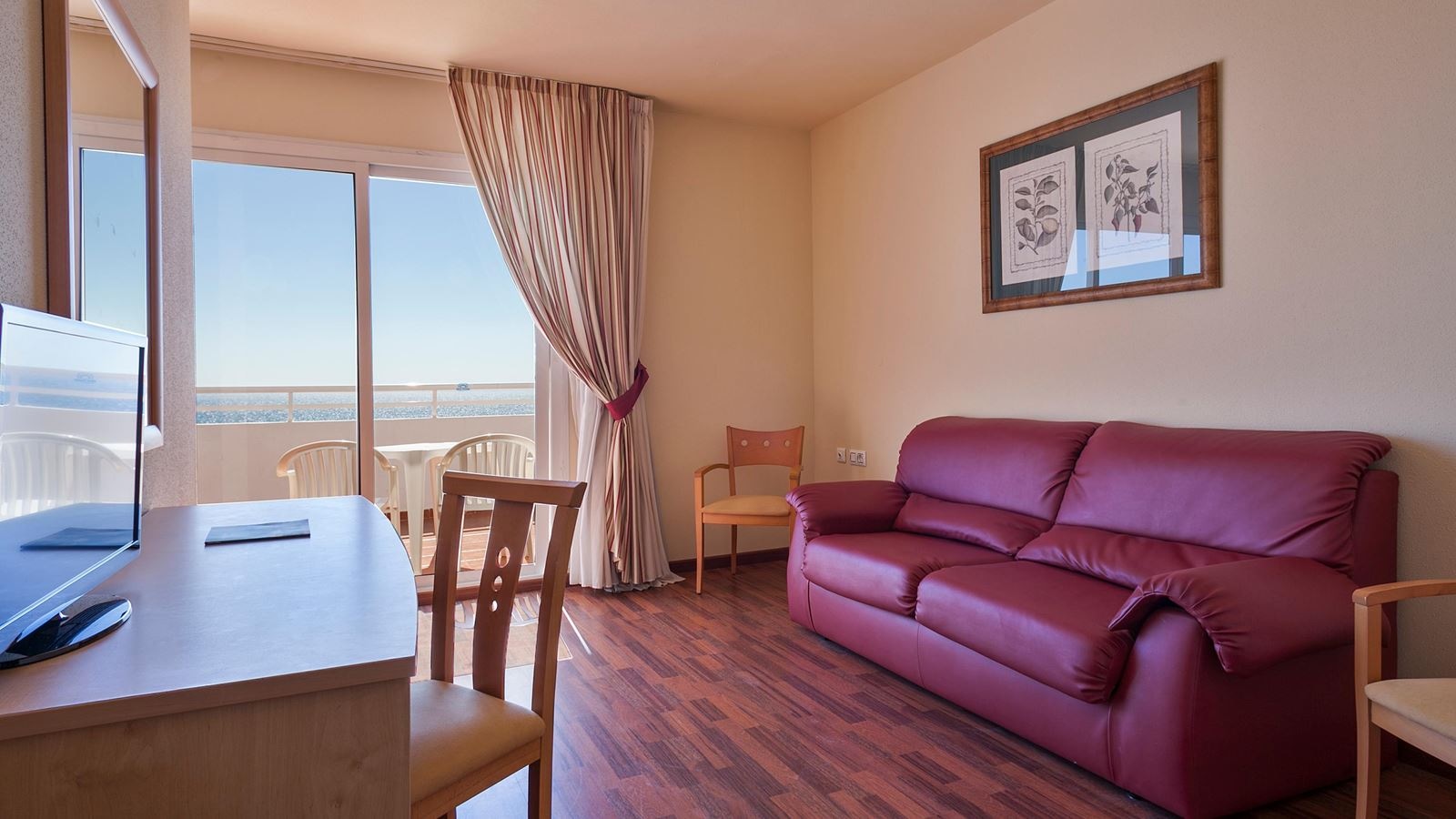 rooms-suite-junior-with-terrace