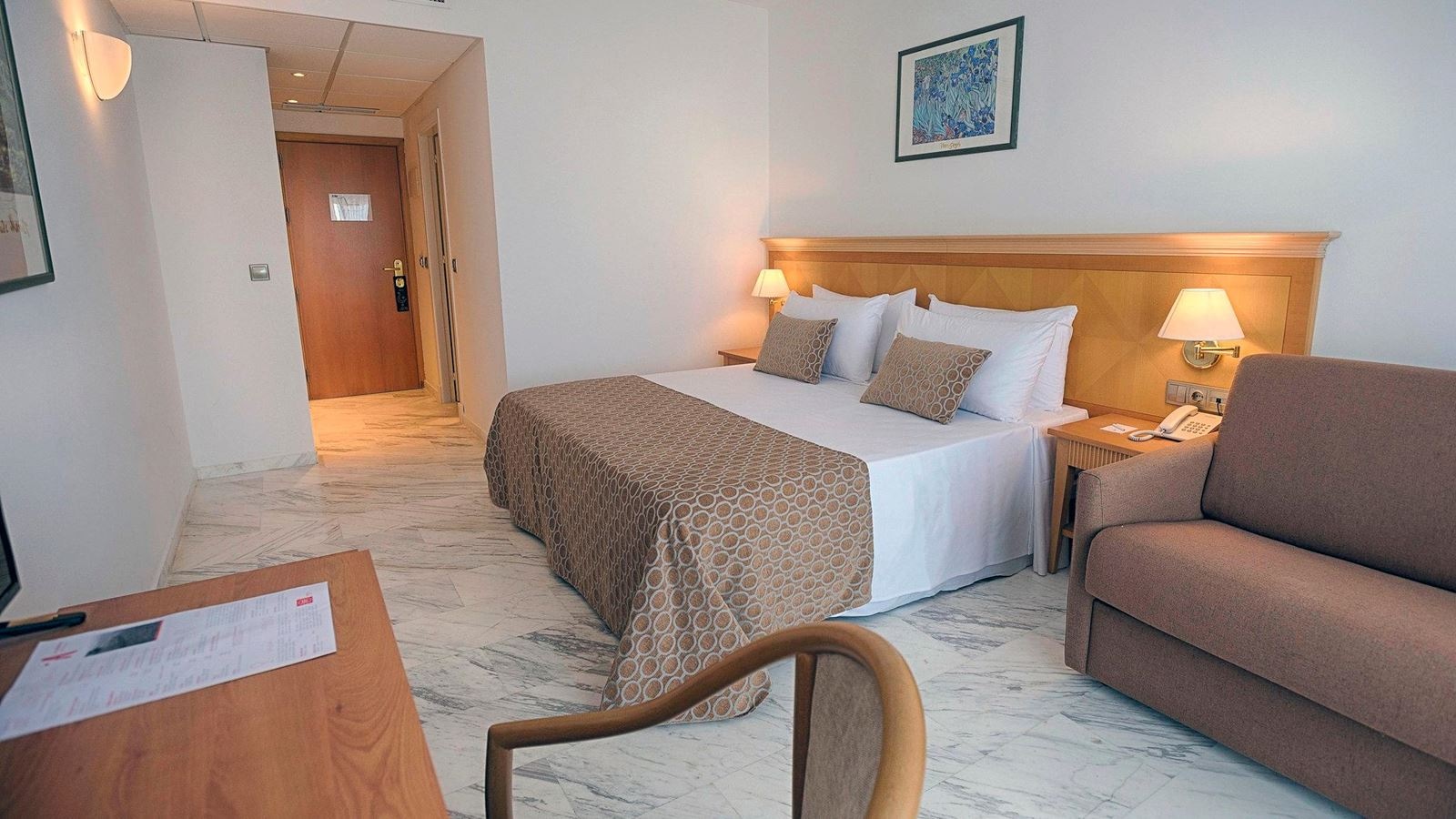 rooms-double-room-balcony-or-terrace