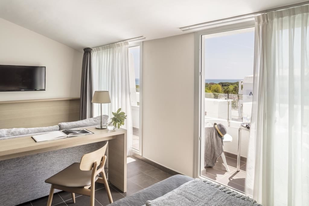 rooms-junior-suite-double-balcony