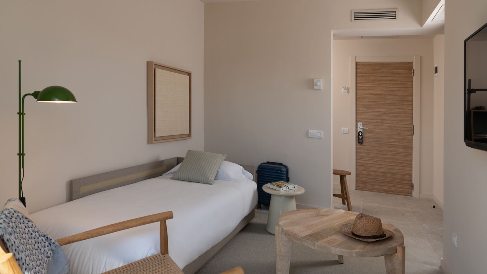 rooms-friendly-room-balcony-or-terrace