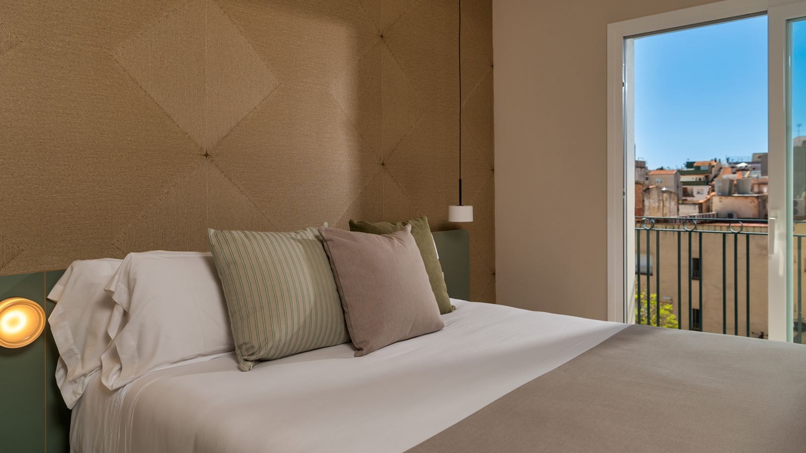 rooms-friendly-room-balcony-or-terrace