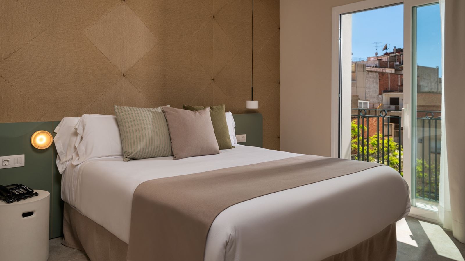 rooms-friendly-room-balcony-or-terrace