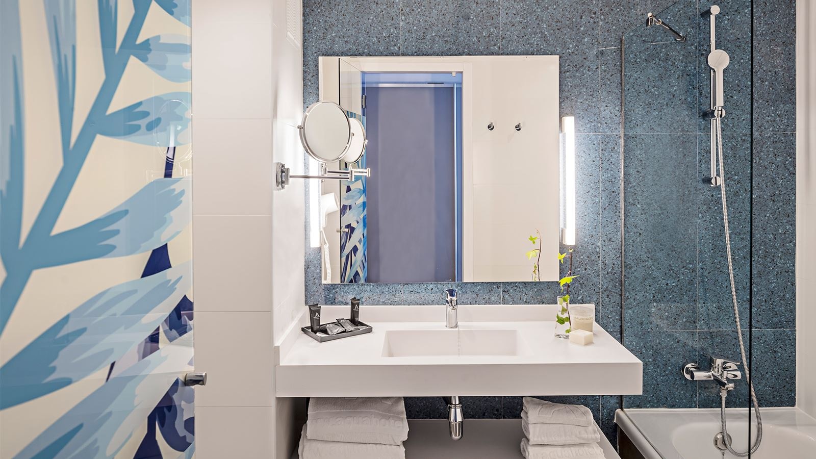 rooms-double-standard-room-design-with-balcony