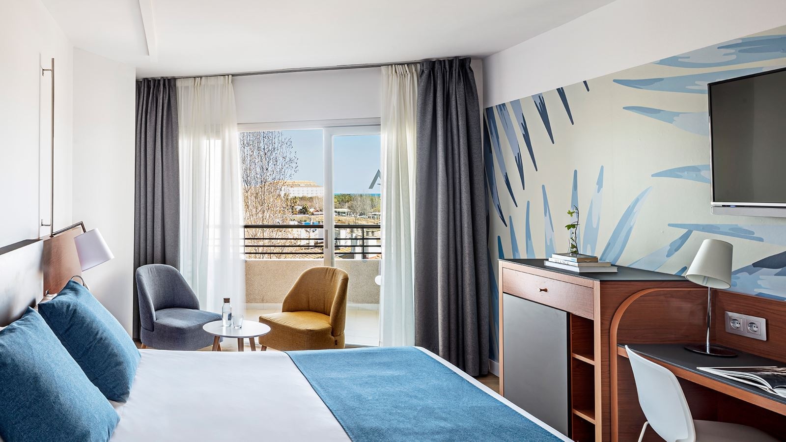 rooms-quadruple-standard-design-room-with-balcony