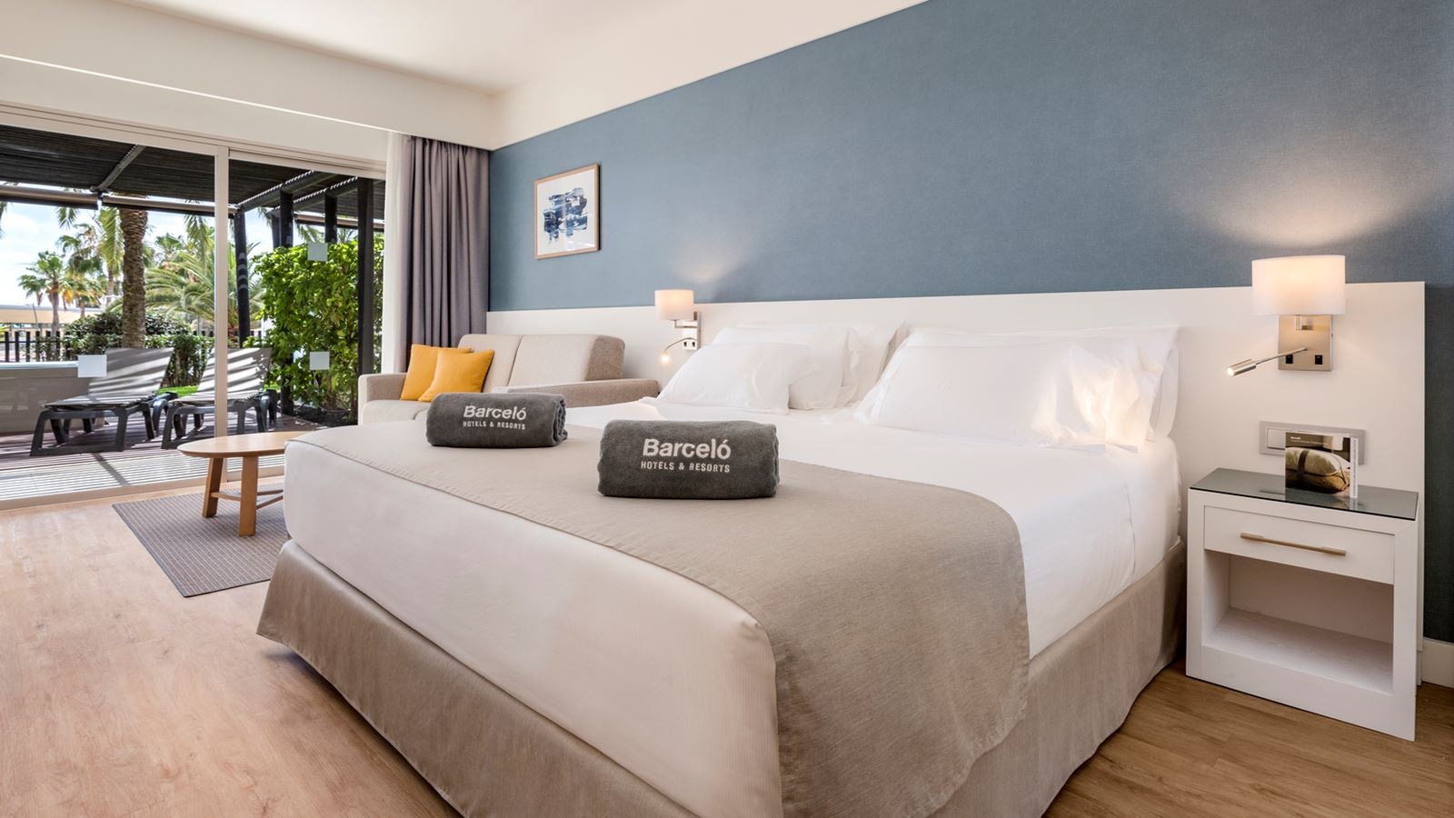 rooms-deluxe-room-balcony-or-terrace