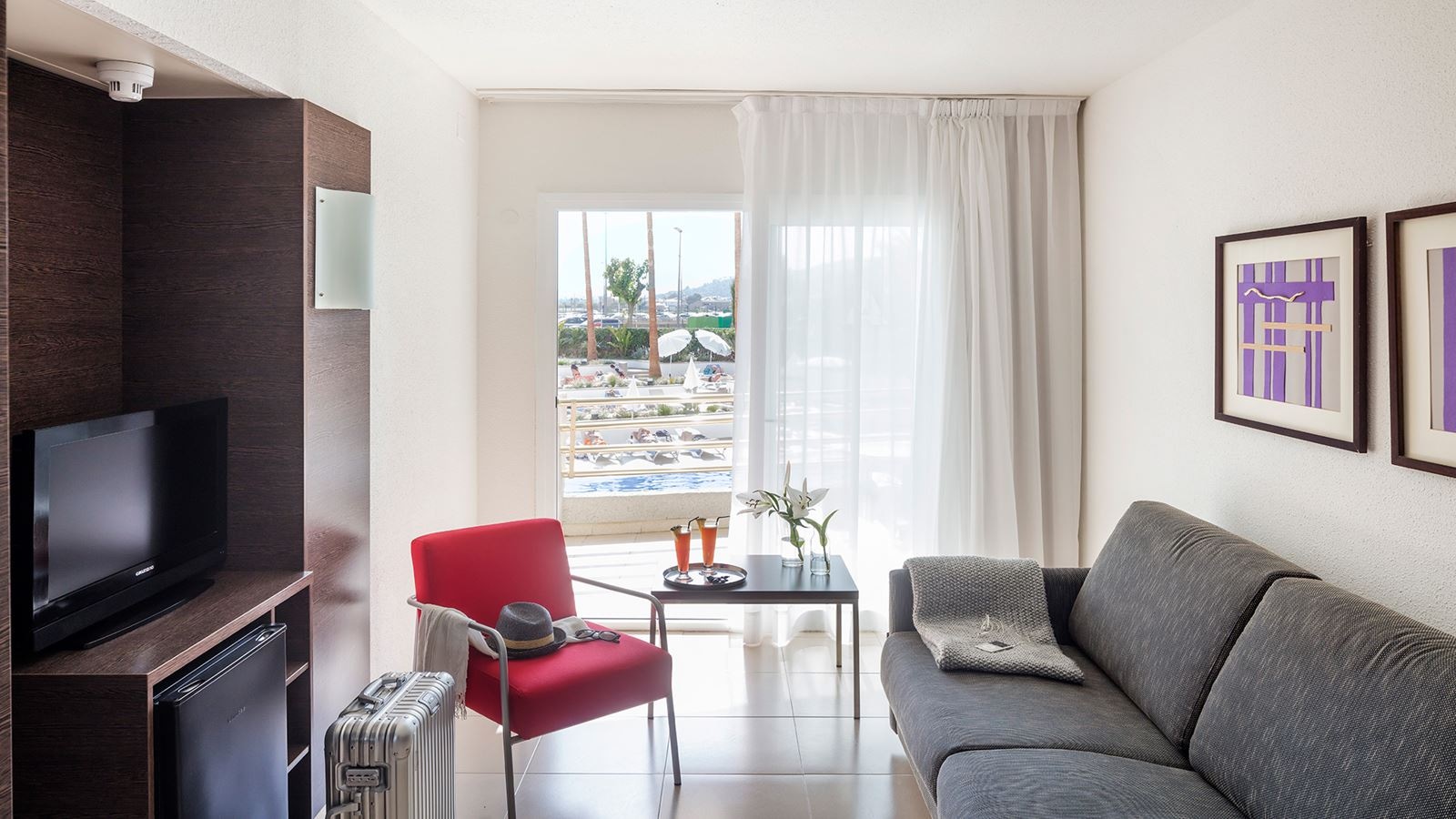 rooms-suite-premium-double-pool-view