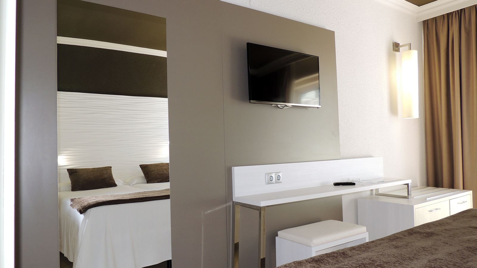 rooms-double-standard-room-balcony-or-terrace