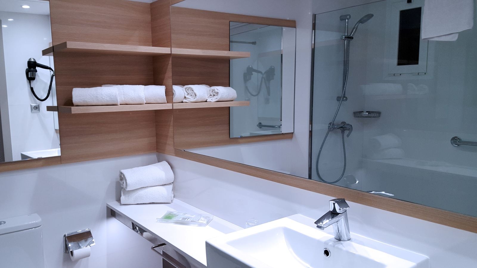 rooms-double-standard-room-balcony-or-terrace